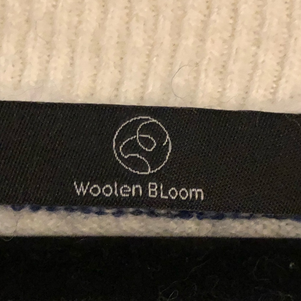 Woolen Bloom Sweater - Picture 3 of 3